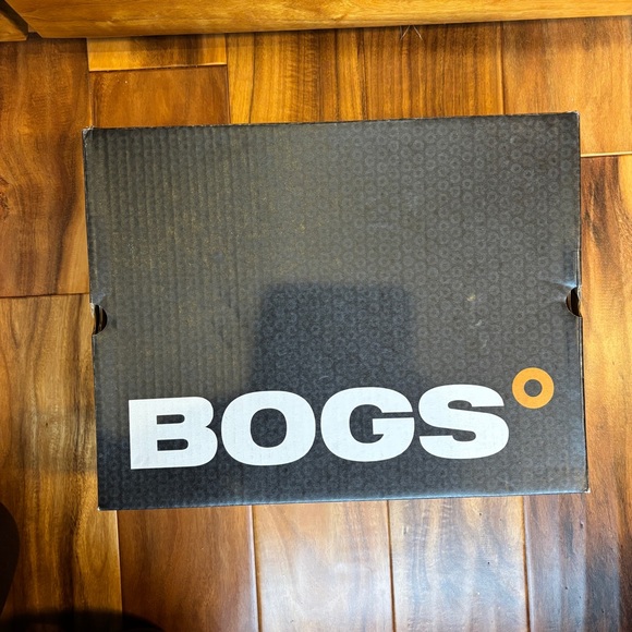 Youth size 13 Bogs, New In Box - Picture 7 of 9